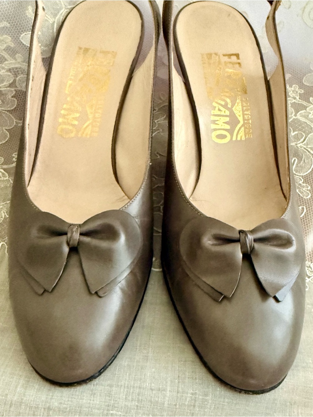FERRAGAMO Taupe Leather Bow Slingback Pumps - Picture 11 of 11